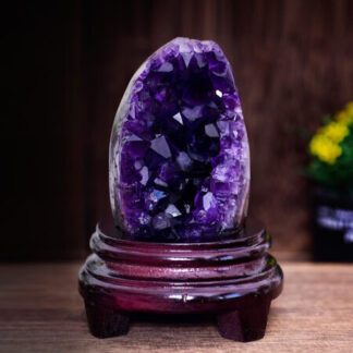 Natural Uruguay Amethyst Geode with master blessing 師父开光-天然乌拉圭紫水晶洞
